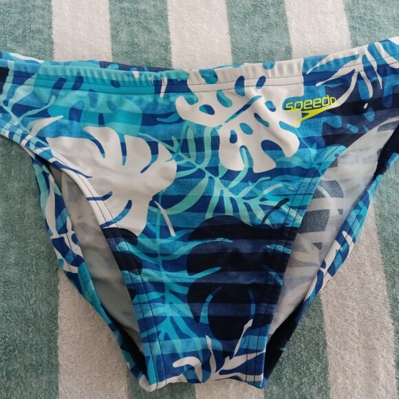 SPEEDO SWIM BRIEF, SIZE 30", BLUE LEAF PATTERN - (*) Pre-owned - Picture 1 of 8